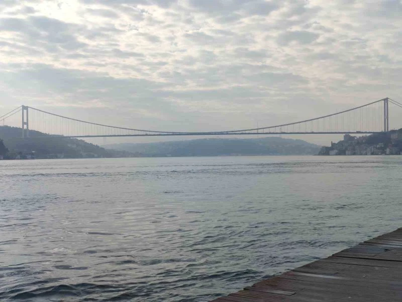İstanbul Boğazı’nda gemi trafiğine sis engeli
