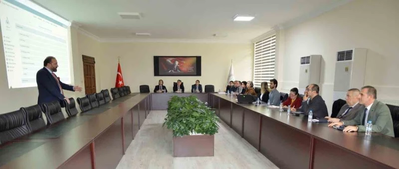 Rektör Özölçer daire başkanlarıyla toplandı
