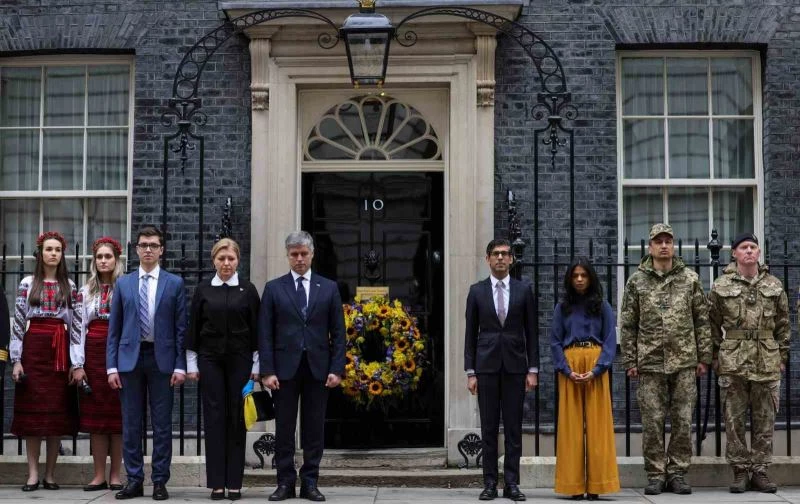 İngiltere Başbakanı Sunak’tan savaşta ölenler için saygı duruşu
