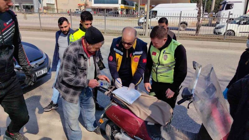 Bursa’da bisikletten düşen alkollü sürücü polise zor anlar yaşattı
