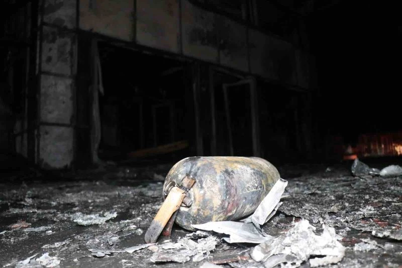 Akaryakıt istasyonu alev alev yandı, ekipler söndürmek için seferber oldu
