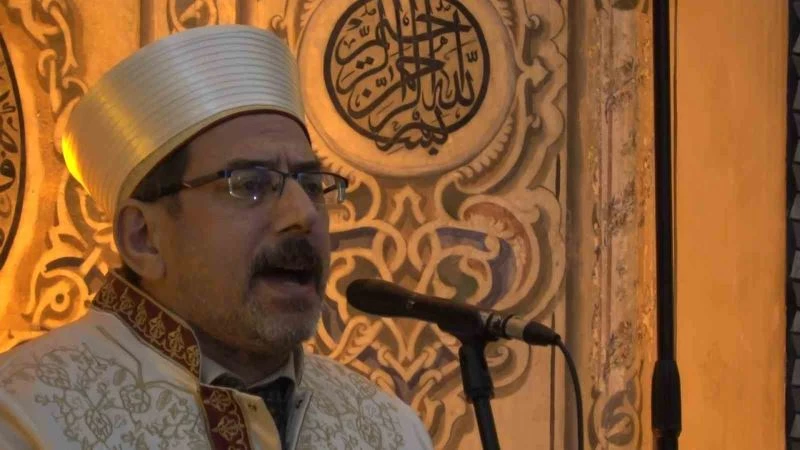 Tarihi Muradiye Camii’nde depremzedeler için mevlit okundu
