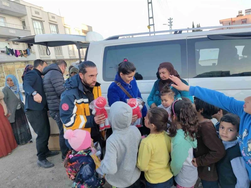 Diyarbakırlı sağlıkçılar, Adıyaman’daki depremzede çocukları unutmadı

