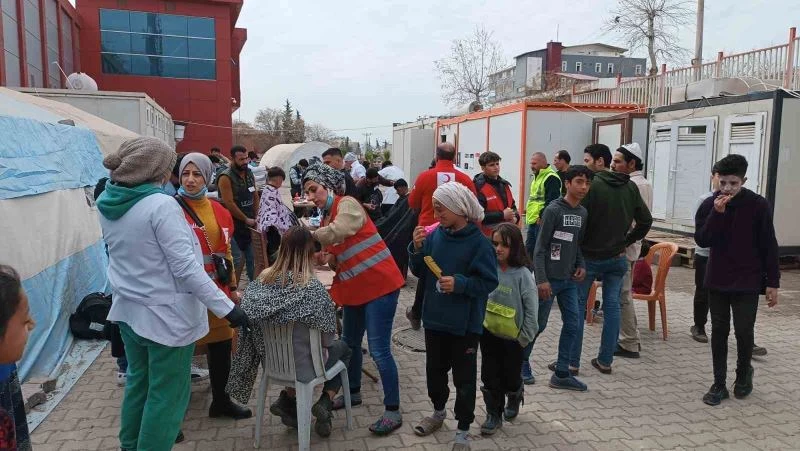 Diyarbakırlı 22 kuaför, Kahramanmaraş’ta depremzedelerin bakımını yaptı
