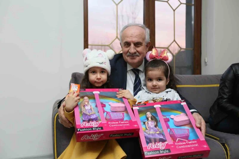 Başkan Aygün, Derince’ye gelen depremzedeleri yalnız bırakmadı
