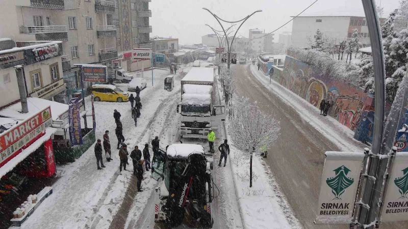 Şırnak’ta 32 yerleşim yerine kar nedeniyle ulaşım sağlanamıyor

