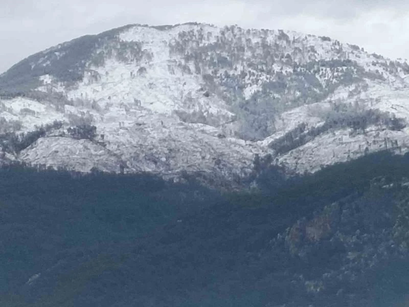 Kampçıların gözdesi Köyceğiz Sandras Dağı’nda kar etkili oldu
