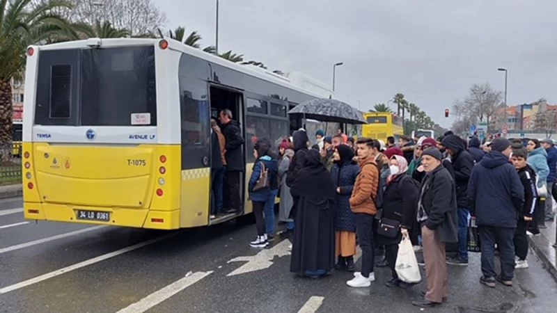 İstanbul’da metro arızası nedeniyle vatandaşlar mağdur oldu
