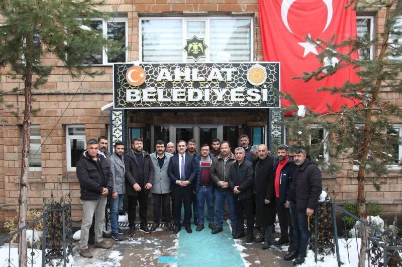 Ahlat’tan deprem bölgesine 4 tır yardım malzemesi gönderildi
