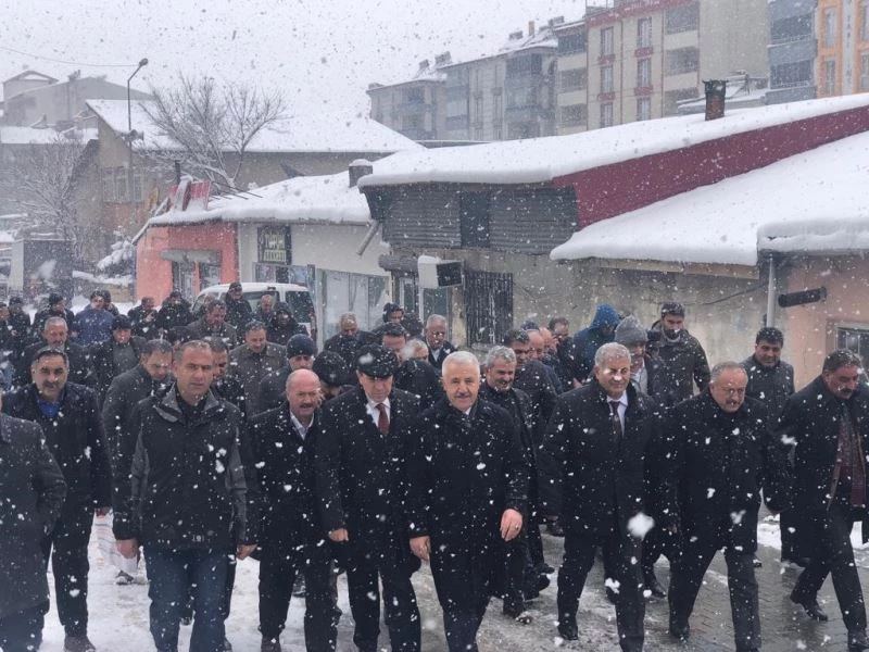 Kars deprem bölgeleri için tek yürek
