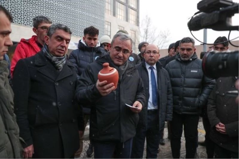 Minik Belinay kumbarasındaki paraları depremzedelere bağışladı
