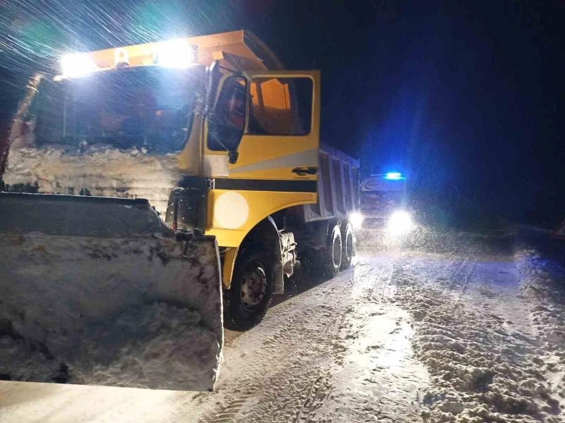 Büyükşehir, 14 ilçede 227 mahalle yolunu ulaşıma açtı
