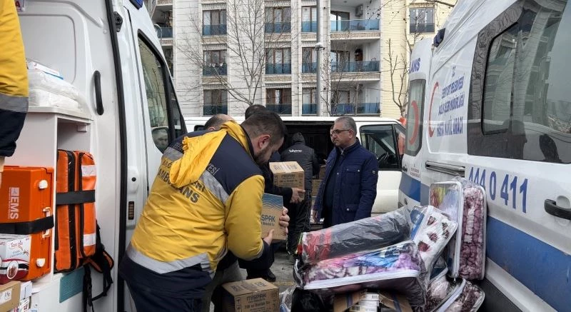 Ambulanslar depremzedeler için Esenyurt’tan yola çıktı
