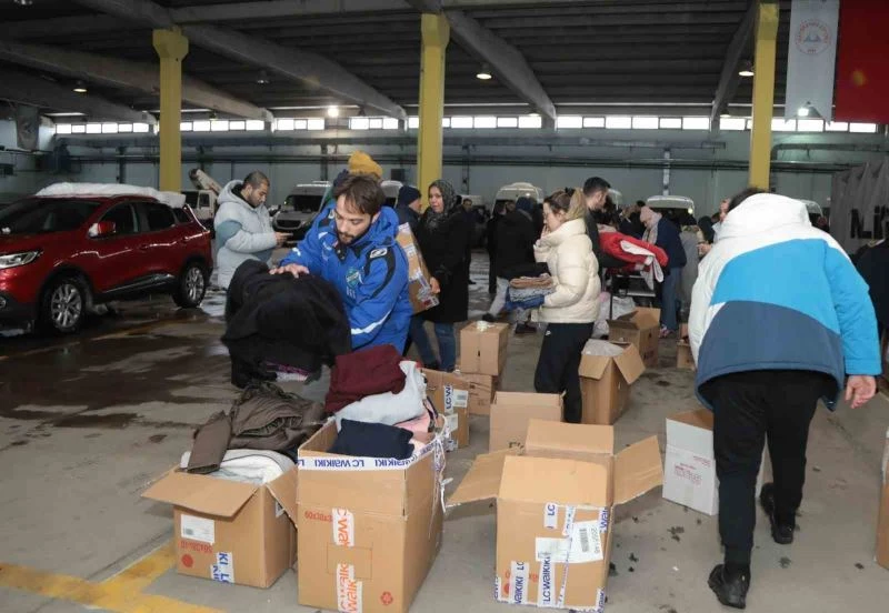 ERÜ’den deprem bölgesine uzanan yardım eline destek yağıyor
