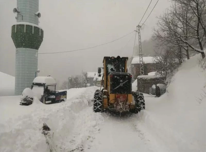 Kastamonu’da kar yağışı sebebiyle 480 köy yolu ulaşıma kapandı
