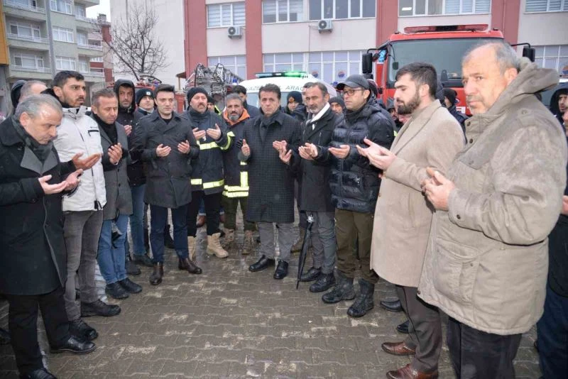 Türkeli’den 1 tır, 2 kamyon ve 9 arama kurtarma ekibi dualarla yola çıktı
