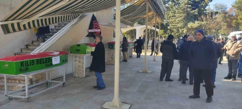 Depremde hayatını kaybeden Özel Harekat polisinin ailesi Kilis’te defnedildi
