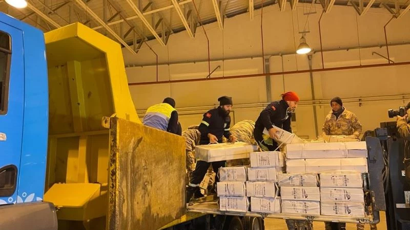 Sanayi Teknoloji Bakanlığı 250 adet duvar kırıcı iş makinesini deprem bölgesine gönderdi
