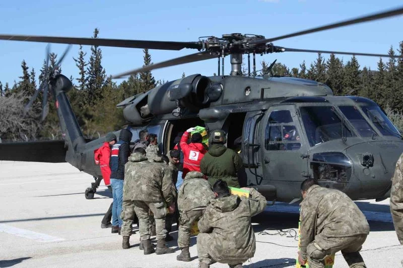 Türk Kızılay, kırsal kesimlere helikopterlerle yardım ulaştırıyor
