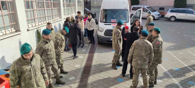 Kosova’dan Türkiye’ye yardım taşıyan konvoy yola çıktı
