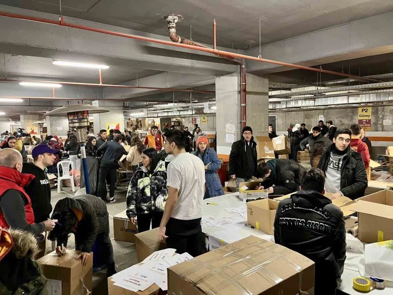 Nef Stadyumu’nda yardım çalışmaları devam ediyor
