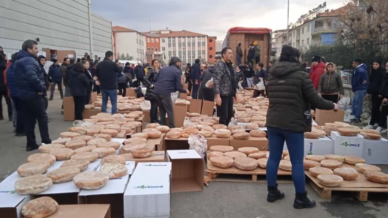 Salihli’den deprem bölgesine on binlerce ekmek gönderildi
