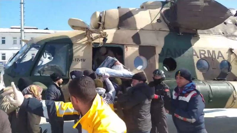 Çelikhan’ın köylerinden 213 kişi helikopterlerle tahliye edildi
