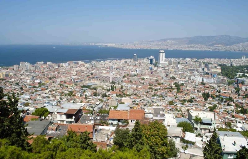 İzmir’in ‘Deprem Master Planı’ yenilenmeli çağrısı
