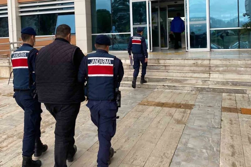 İzmir’de JASAT timleri firari suçlu avında: 9 hükümlü yakalandı
