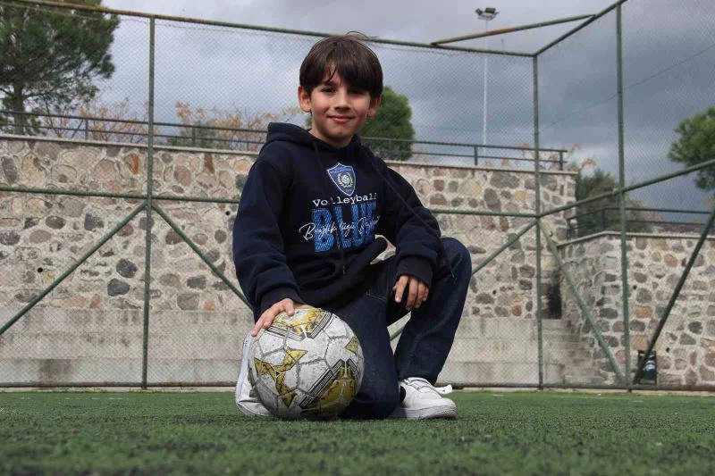 Depremzede minik futbolcu tekrar Altınordu’da oynamak istiyor
