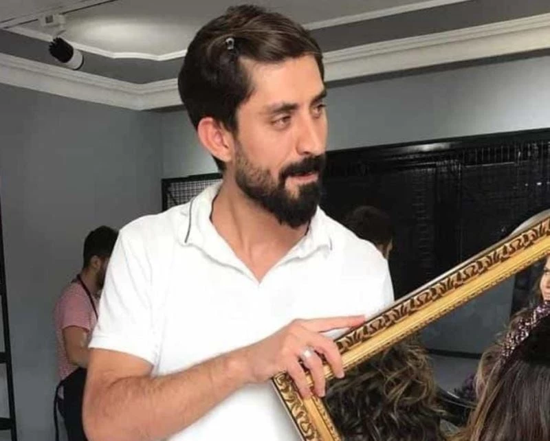 Kuaför iş yerinde ölü bulundu
