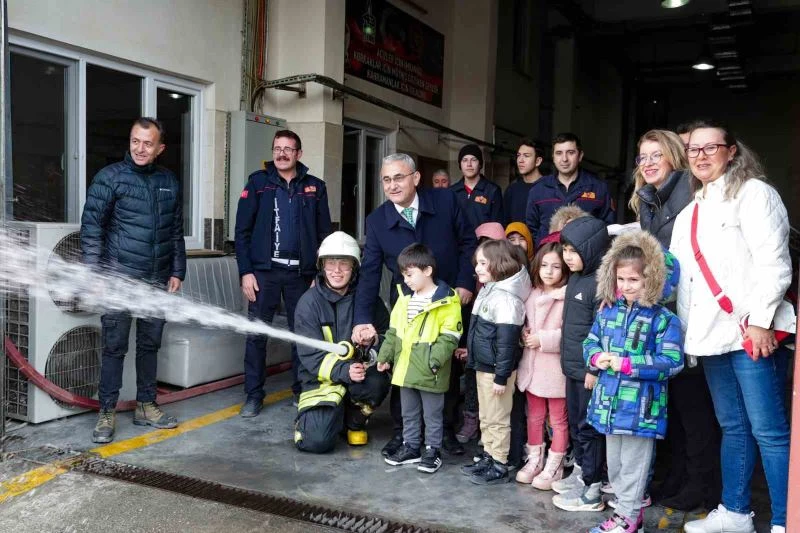 Meslek tanıtım etkinliğinde miniklerin heyecanına ortak oldu
