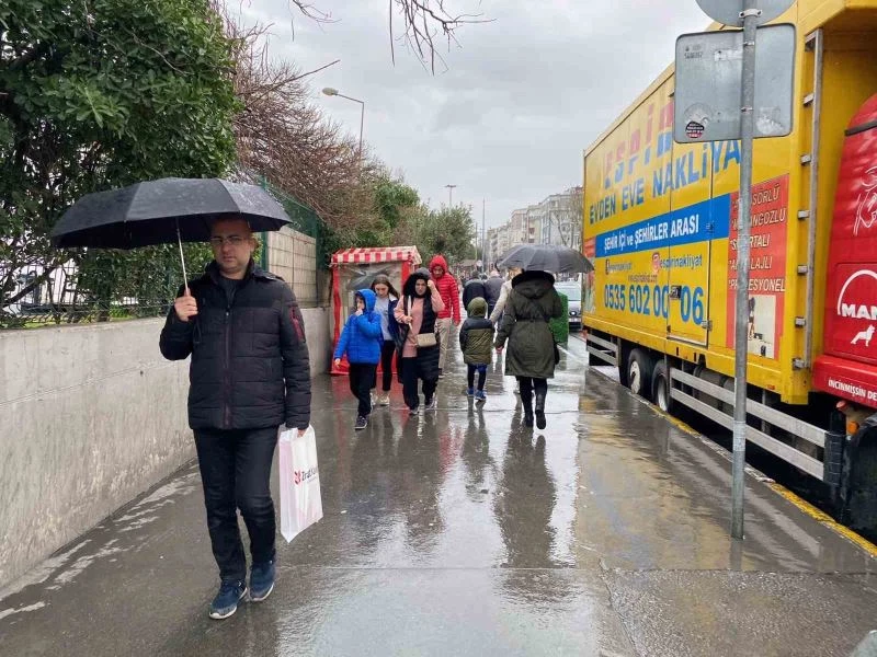 İstanbul Bahçelievler’de yağış etkili oldu
