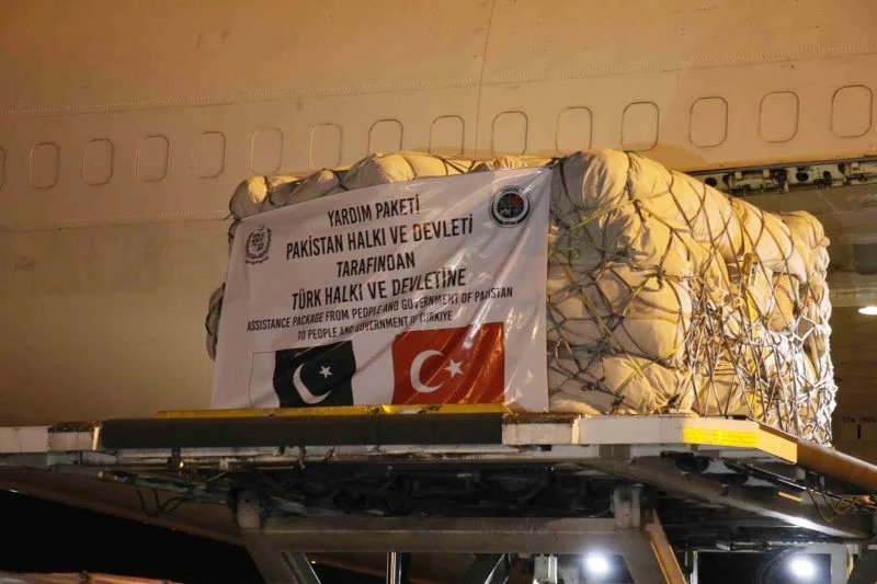 Pakistan’dan Türkiye’ye çadırlar gelmeye başladı
