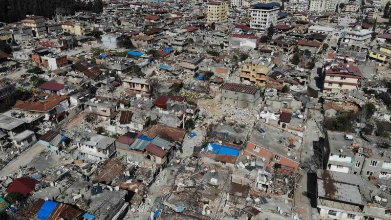 Depremle yerle bir olan Emek Mahallesi’nin sakinleri, kentsel dönüşüm gerçeğini anlattı
