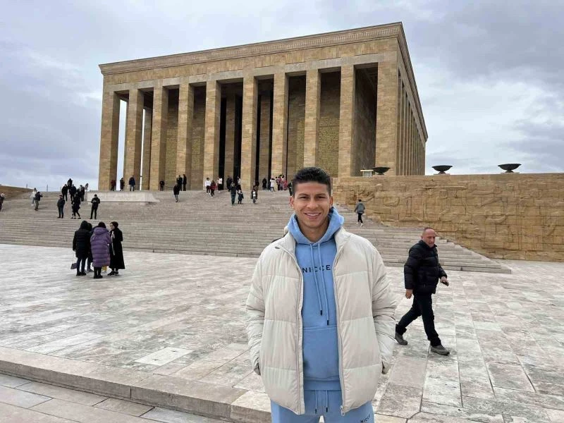 Giresunsporlu Alexis Perez, Anıtkabir’i ziyaret etti
