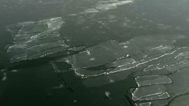 Buzla kaplanan Nazik Gölü küresel ısınma nedeniyle erken çözüldü
