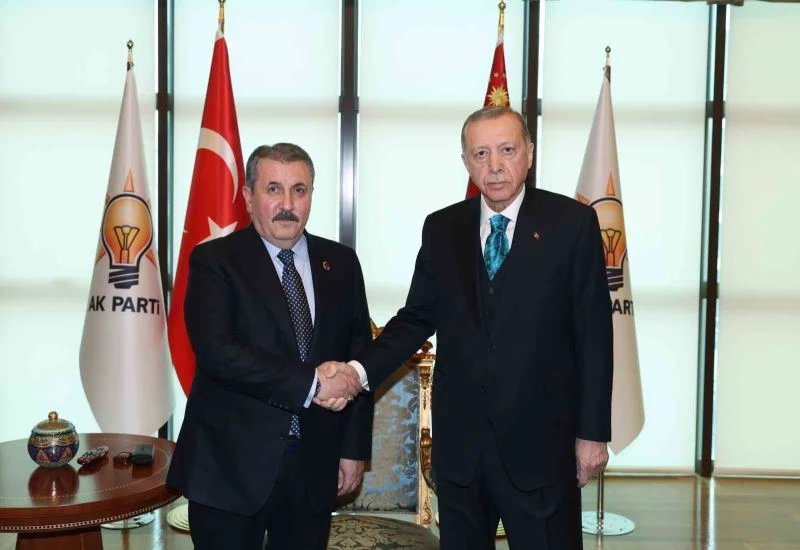 Cumhurbaşkanı Recep Tayyip Erdoğan, BBP Genel Başkanı Mustafa Destici’yi kabul etti.

