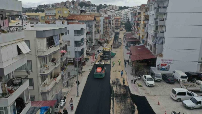 Aydın Büyükşehir Belediyesi Kuşadası’nın yollarını yeniliyor
