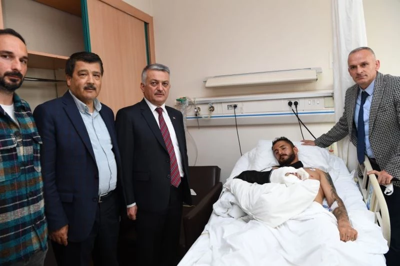 Vali Yazıcı’dan kazada yaralanan futbolcuya geçmiş olsun ziyareti
