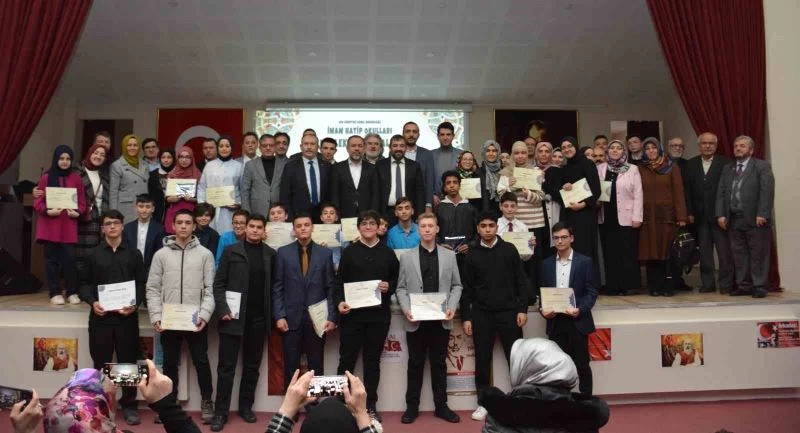 İmam Hatip Okulları “Mesleki Yarışmalarında” dereceye giren öğrenciler ödüllerini aldı
