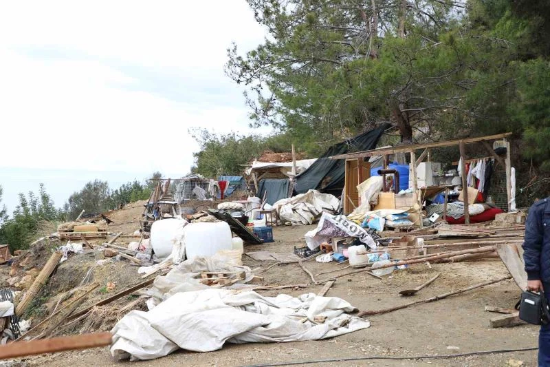 Alanya’da hazine arazisini işgal eden baraka boşaltıldı
