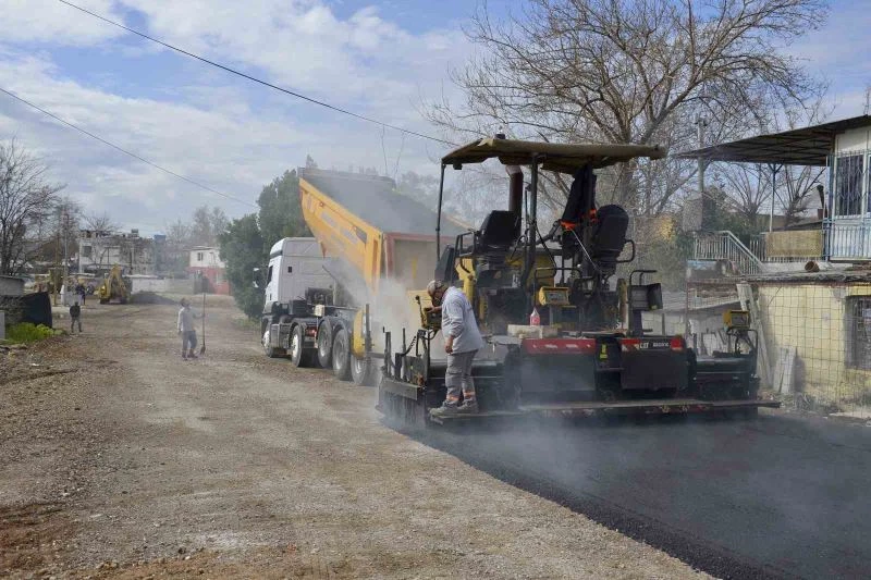 Yeşildere’de yeni caddeler asfaltlanıyor
