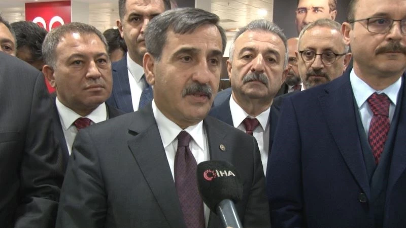 Kamu-Sen Genel Başkanı Önder Kahveci görevinden istifa ederek MHP milletvekili aday adayı oldu

