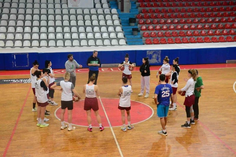 İzmit Belediyespor gözünü Süper Lig’e dikti
