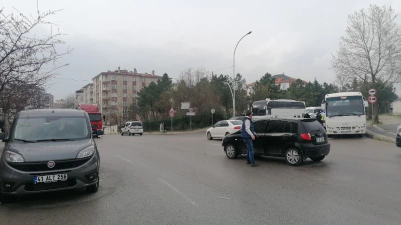 Gebze’de otomobil ile hafif ticari araç çarpıştı: 1 yaralı
