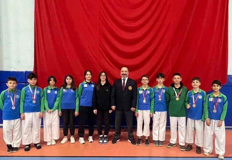 Çayırova Belediyesi karate takımı 7 madalya kazandı
