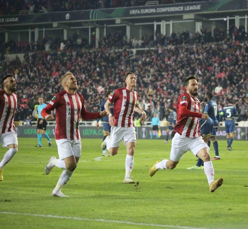 UEFA Avrupa Konferans Ligi: Sivaspor: 1 - Fiorentina: 1 (İlk yarı)
