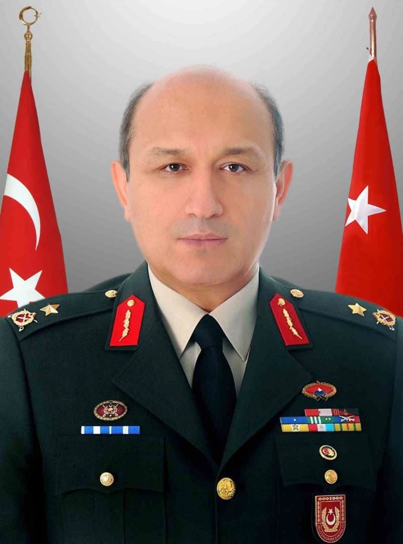 Milli Savunma Bakanı Akar’ın Özel Kalem Müdürü Tuğgeneral Remzi Albasan, 40 seneyi aşkın süredir giydiği üniformasını çıkarttı
