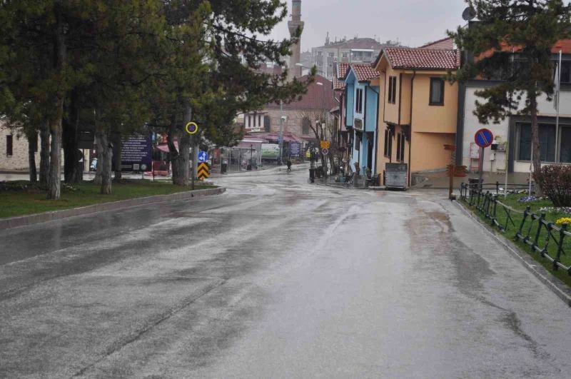 Yağmur Odunpazarı’nda adeta sele dönüştü
